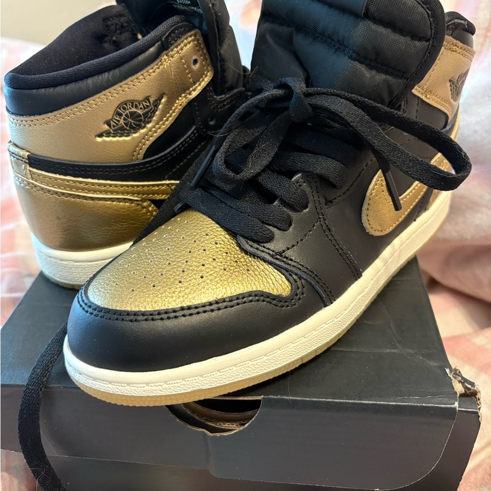 Jordan Kids' Sneakers in Black and Gold